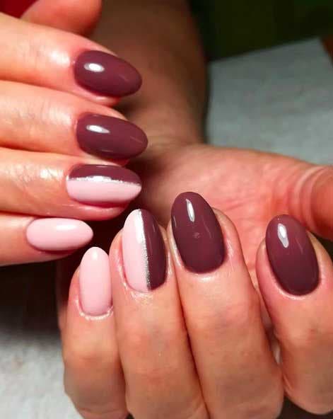 Mélange de vernis à ongles marron et couleur neutre