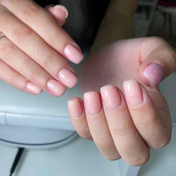 Vernis à ongles nude
