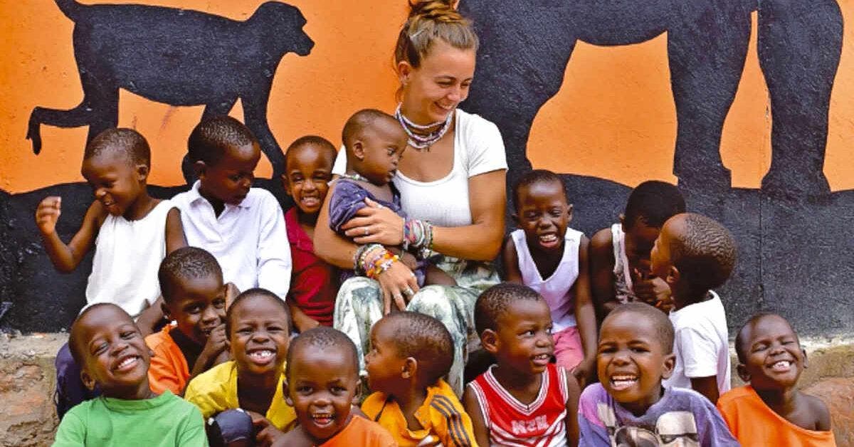 María Galán : L'inspirante histoire d'une jeune Espagnole et sa famille de 32 enfants en Ouganda