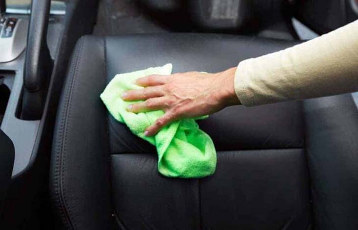 La moisissure dans une voiture: comment l'éliminer?