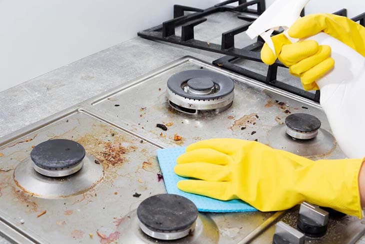 Tous nos conseils pour bien nettoyer une plaque de cuisson à gaz : Femme  Actuelle Le MAG