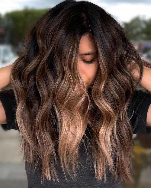 Un balayage brun caramel 