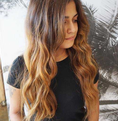 Cheveux couleur marron caramel