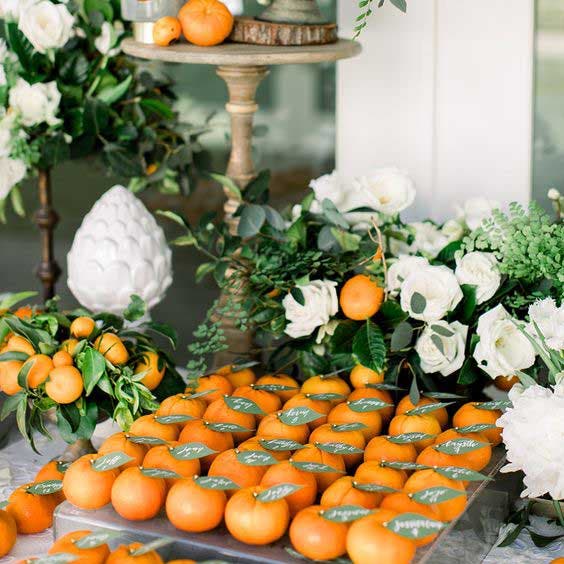 Des oranges dans un buffet de mariage