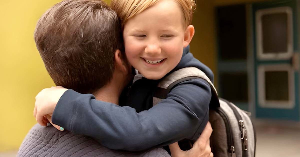 Surprise à l'école : un beau-père annonce à sa belle-fille son adoption officielle