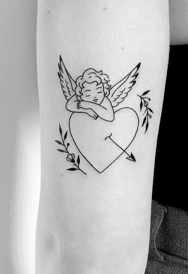 tatouage Cupidon tenant un cœur