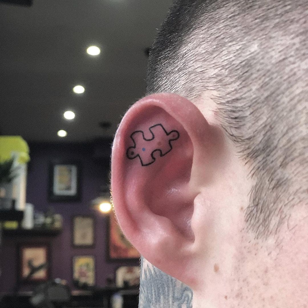 Tatouage d’oreilles : 27 modèles créatifs, tendance et discrets