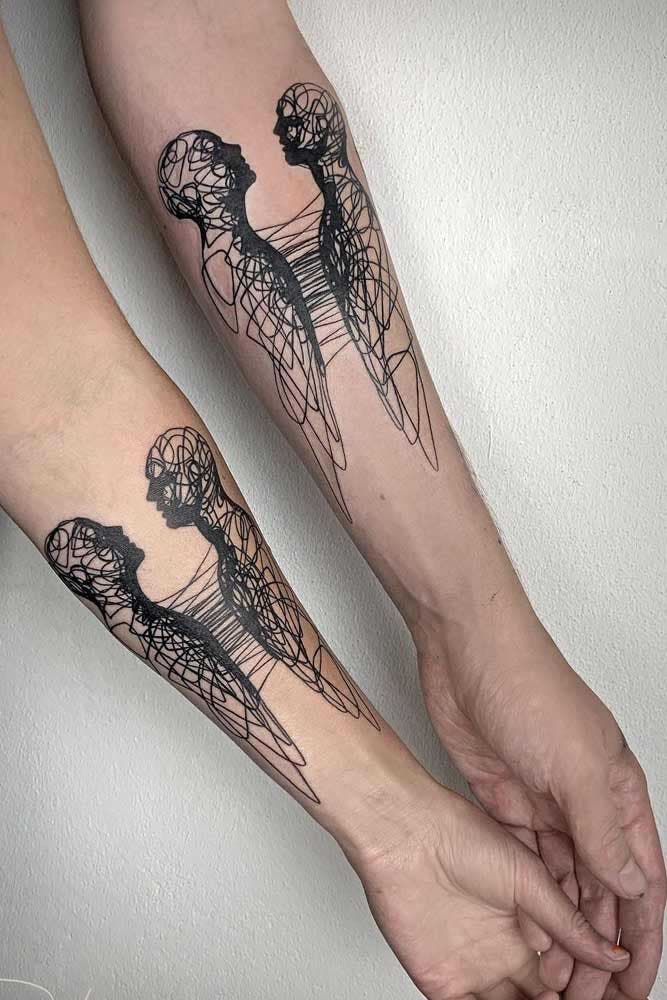 Deux tatouages similaires représentant deux âmes enchevêtrées
