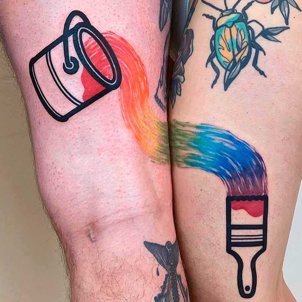 Deux tatouages représentant  la couleur qui égaye la vie de l’autre