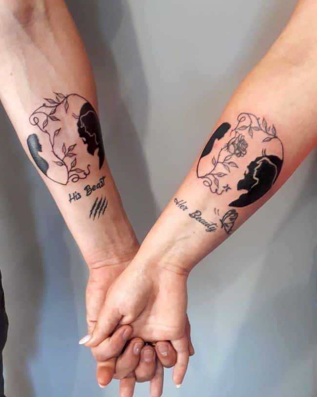 Deux tatouages similaires représentant la belle et la bête
