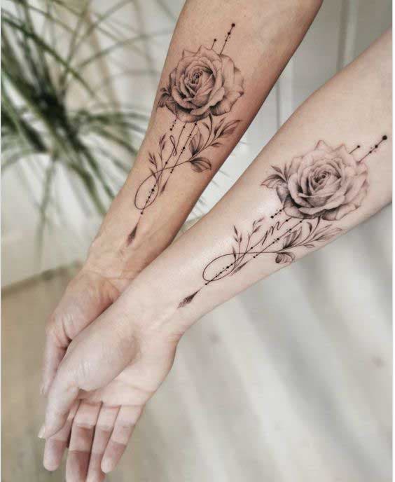 Une femme se fait faire un tatouage symbolique à la mémoire de son meilleur  ami à 4 pattes