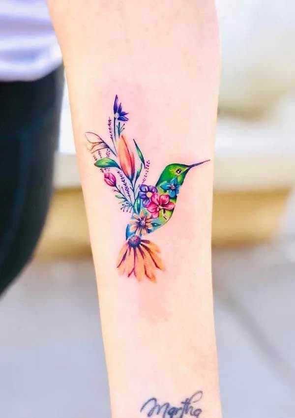 Oiseau floral tatoué