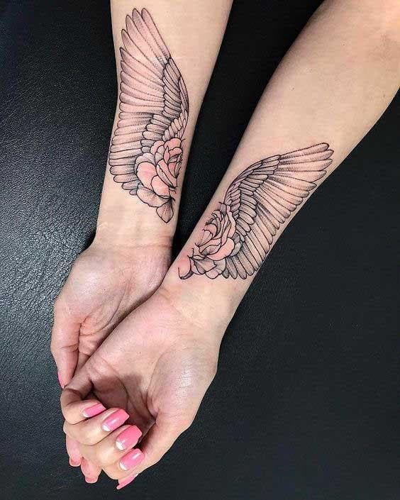 Ailes tatoués sur l’avant bras