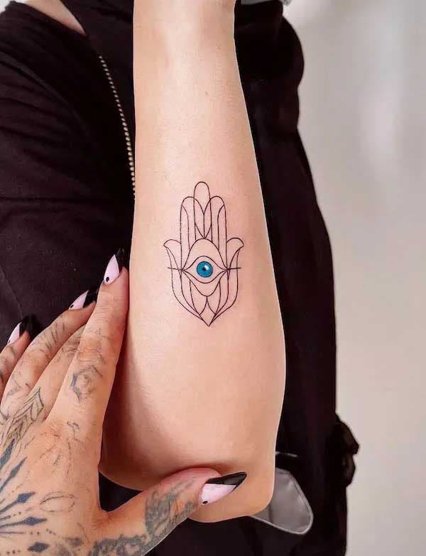 Main de fatma en tatouage