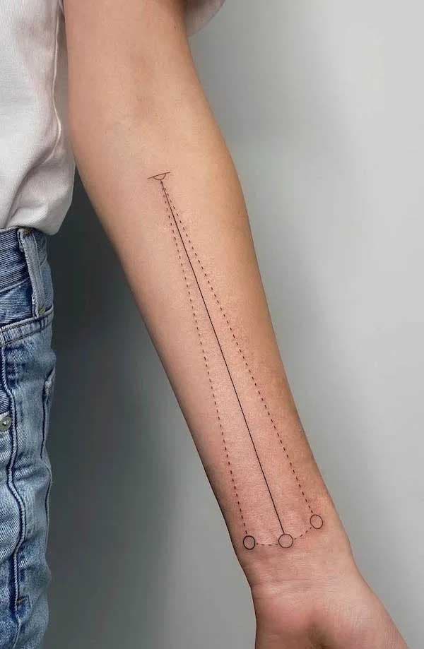 Pendule tatoué sur l’avant bras
