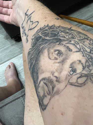 Tatouage d'avant-bras de Jésus 