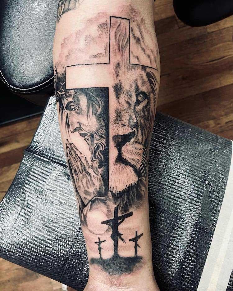 Tatouage de Jesus et d'un lion 