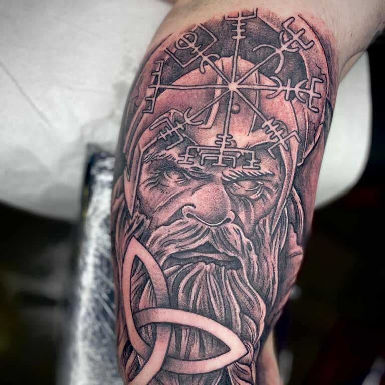 Tatouage d’Odin sur l’avant-bras