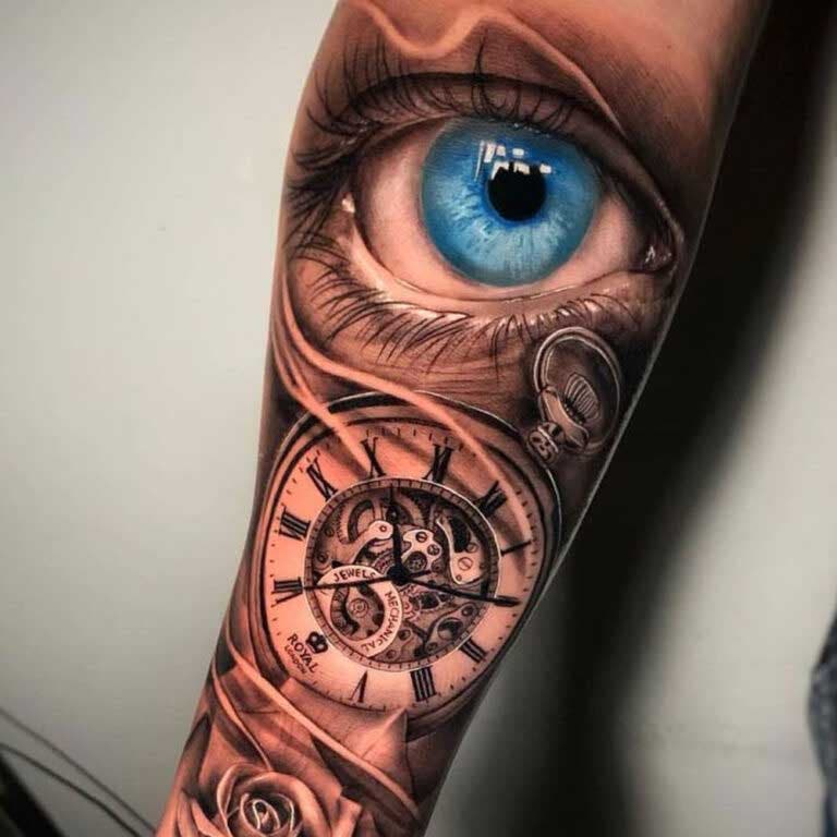 Tatouage d'oeil bleu