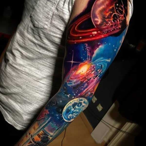 Tatouage de bras galaxie