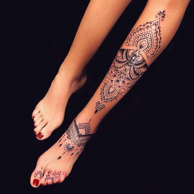 Tatouage de jambe à motifs mandala indien