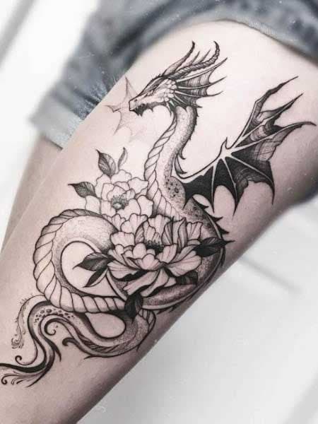 Tatouage de dragon sur la jambe 