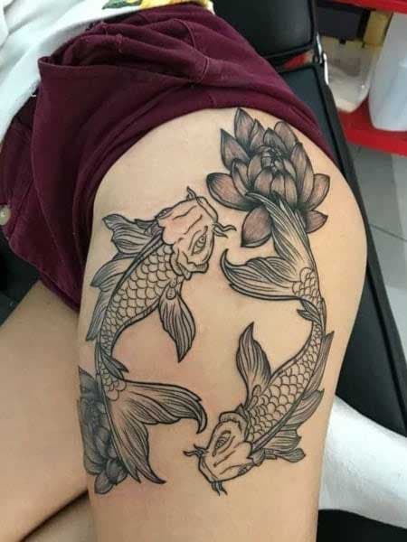 Jambe de tatouage de poisson koï