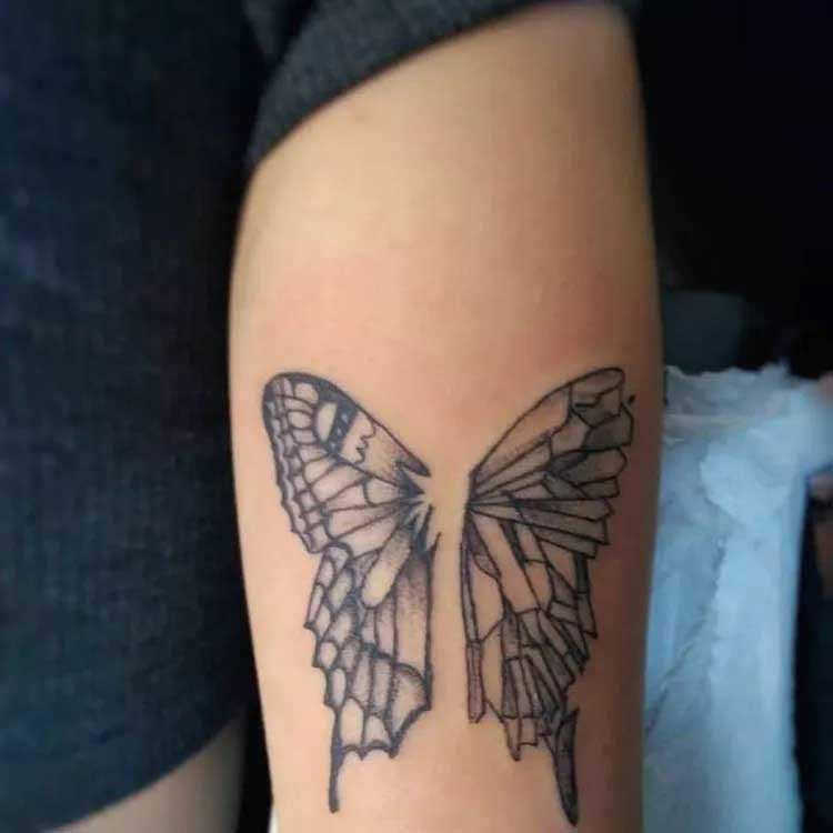 Tatouage ailes de papillon 