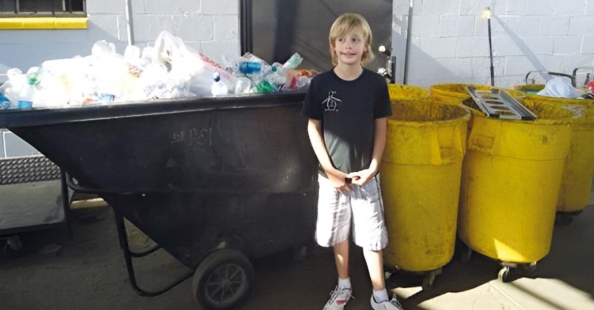 Un garçon de dix ans crée une entreprise de recyclage et fait don de ses bénéfices aux sans abri